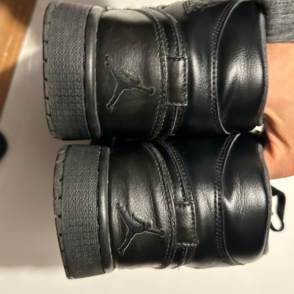 Air Jordan 1 Retro Mid Triple Black - 8 M W 9.5 - Picture 7 of 8